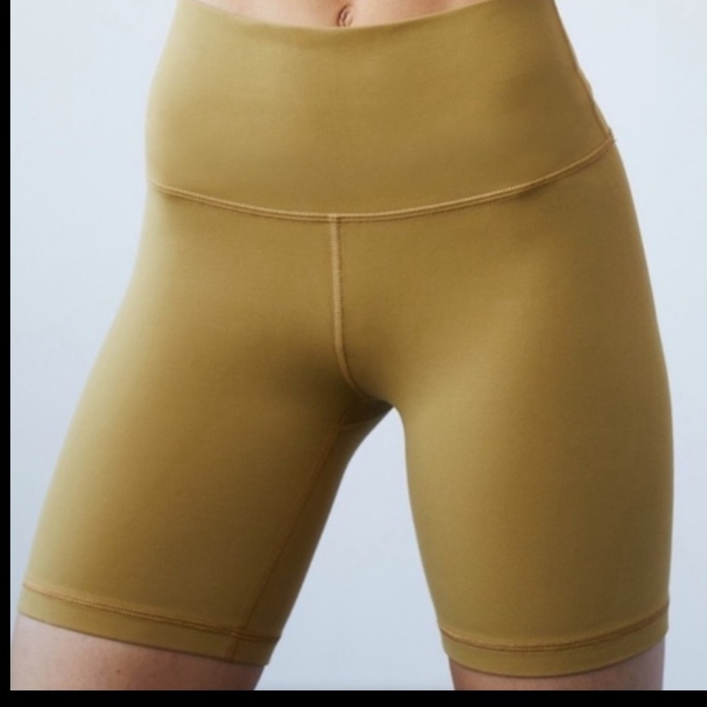 Aritzia TNA Butter Atmosphere Hi-Rise 7" Short